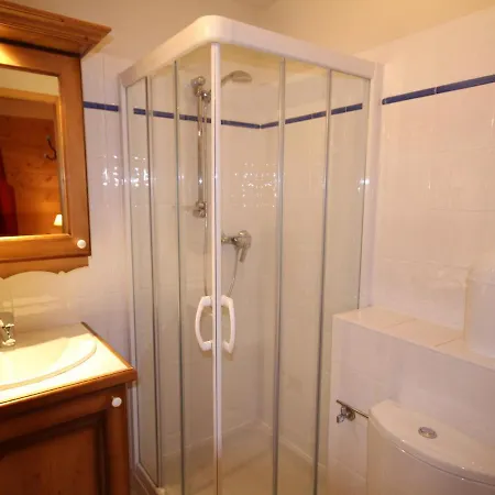 Beau 3 Pièces Avec 2 Salles De Bains - Piscine Et Garage - Fr-1-293-92 *
