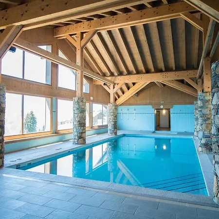 Beau 3 Pièces Avec 2 Salles De Bains - Piscine Et Garage - Fr-1-293-92 *